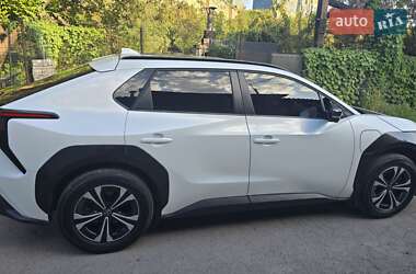 Внедорожник / Кроссовер Toyota bZ4X 2022 в 