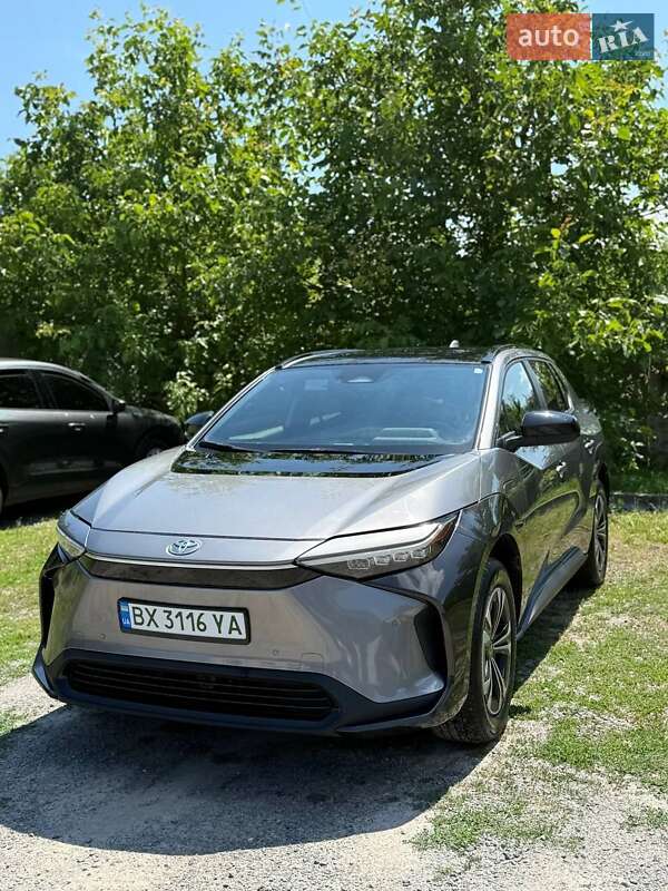 Внедорожник / Кроссовер Toyota bZ4X 2022 в Хмельницком