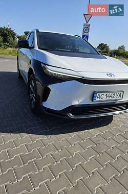 Внедорожник / Кроссовер Toyota bZ4X 2022 в 