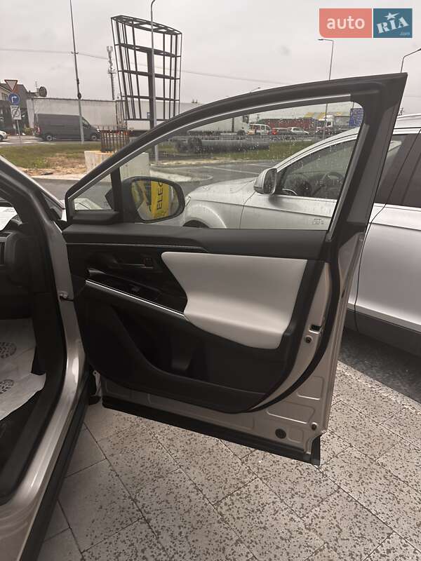 Внедорожник / Кроссовер Toyota bZ4X 2024 в Львове