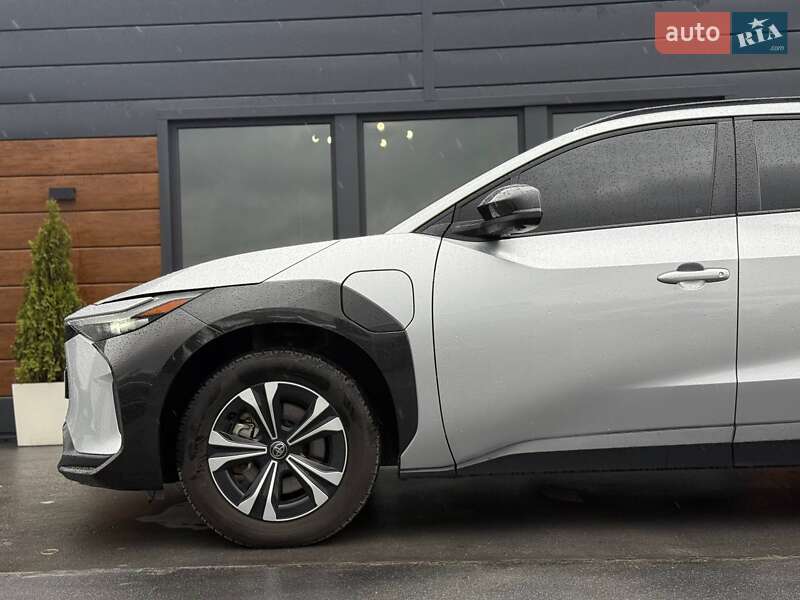 Внедорожник / Кроссовер Toyota bZ4X 2022 в Ровно
