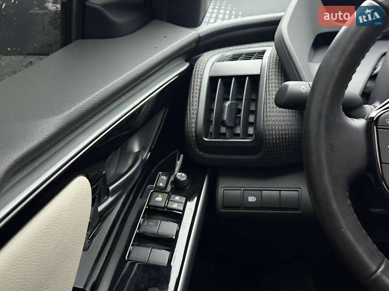 Внедорожник / Кроссовер Toyota bZ4X 2022 в Ровно