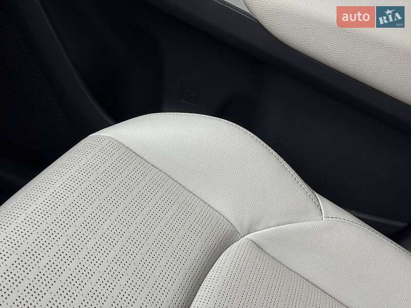 Внедорожник / Кроссовер Toyota bZ4X 2022 в Ровно