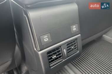 Позашляховик / Кросовер Toyota bZ4X 2024 в 