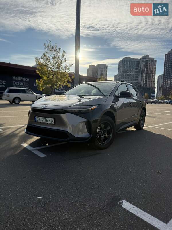 Внедорожник / Кроссовер Toyota bZ4X 2024 в Киеве