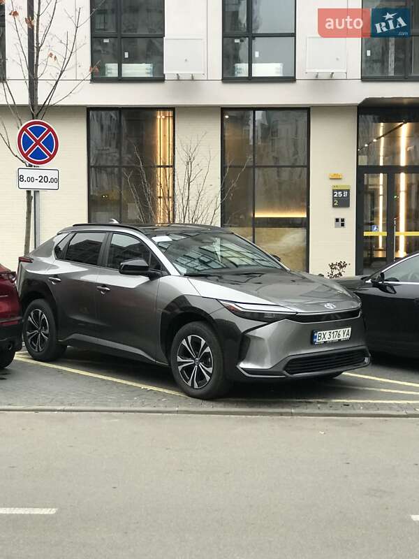 Внедорожник / Кроссовер Toyota bZ4X 2024 в Киеве