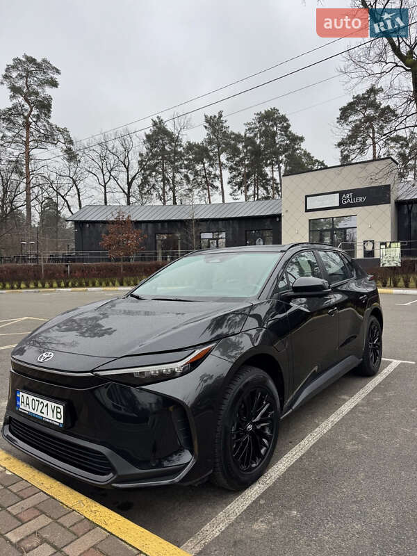 Внедорожник / Кроссовер Toyota bZ4X 2022 в Буче