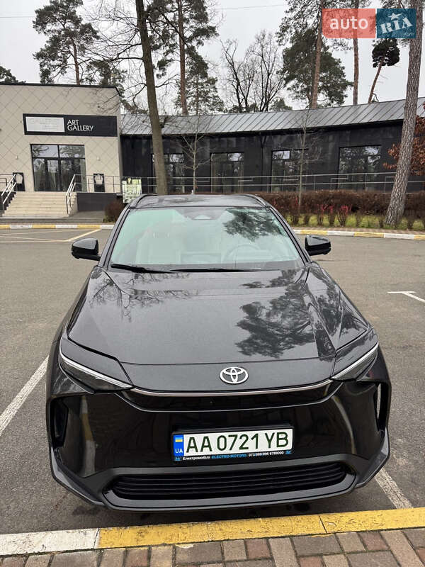 Внедорожник / Кроссовер Toyota bZ4X 2022 в Буче