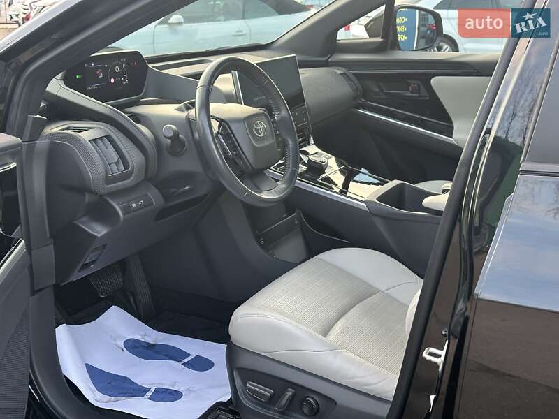 Внедорожник / Кроссовер Toyota bZ4X 2022 в Киеве