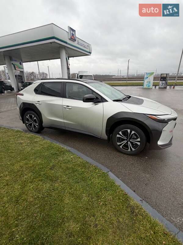Внедорожник / Кроссовер Toyota bZ4X 2023 в Чернигове