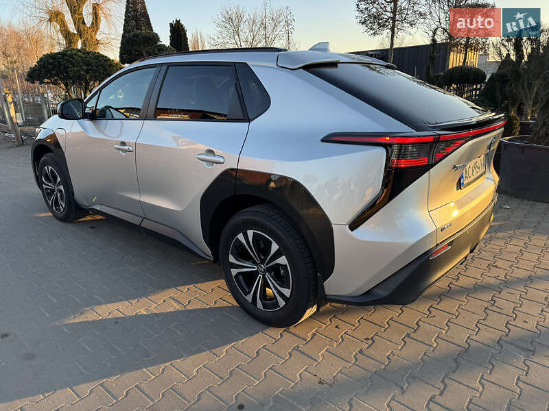 Позашляховик / Кросовер Toyota bZ4X 2024 в Луцьку