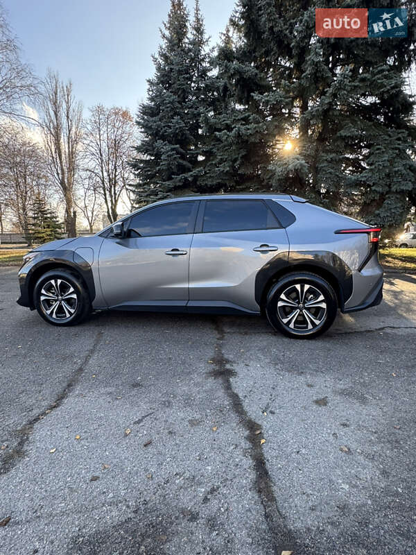 Внедорожник / Кроссовер Toyota bZ4X 2023 в Лозовой
