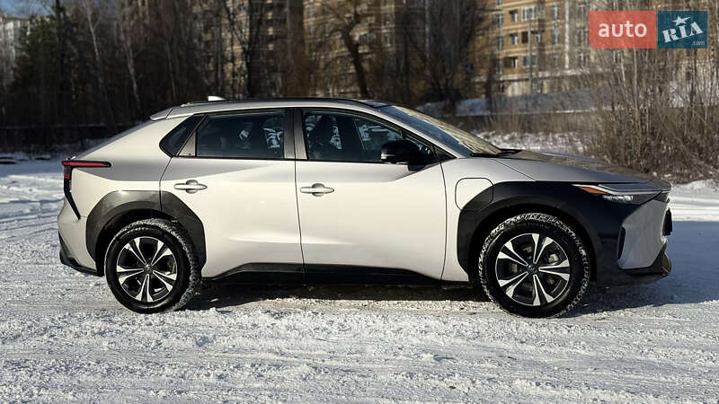 Внедорожник / Кроссовер Toyota bZ4X 2023 в Киеве