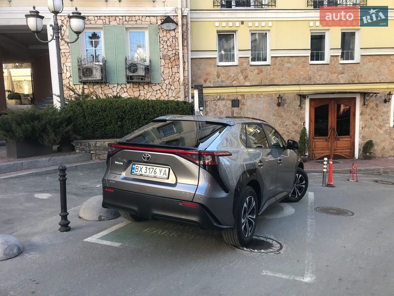 Внедорожник / Кроссовер Toyota bZ4X 2024 в Киеве