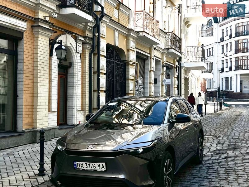 Внедорожник / Кроссовер Toyota bZ4X 2024 в Киеве