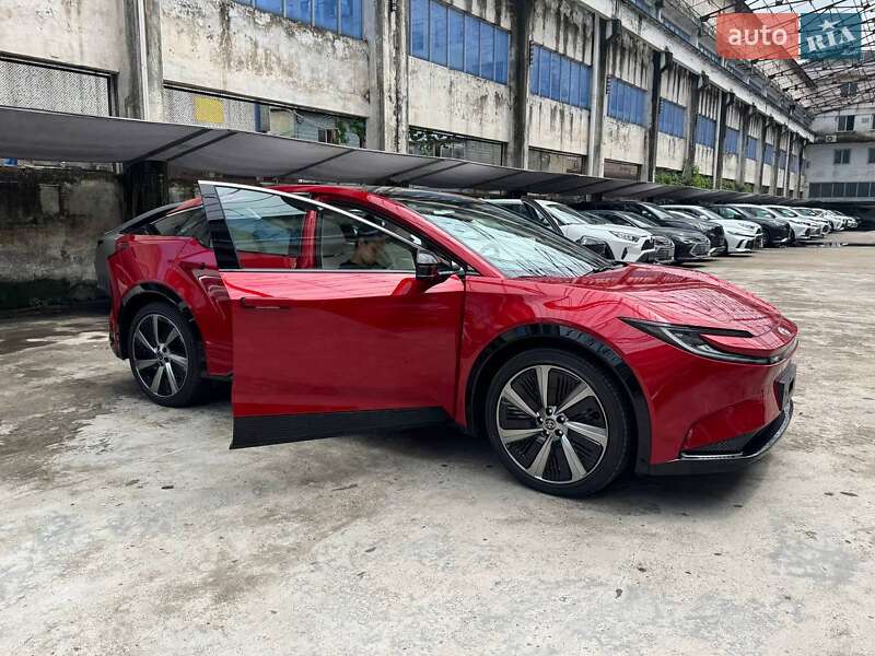Внедорожник / Кроссовер Toyota bZ5 2025 в Киеве