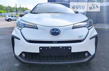 Позашляховик / Кросовер Toyota C-HR EV 2021 в 