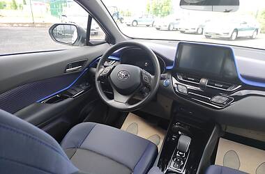 Позашляховик / Кросовер Toyota C-HR EV 2021 в 