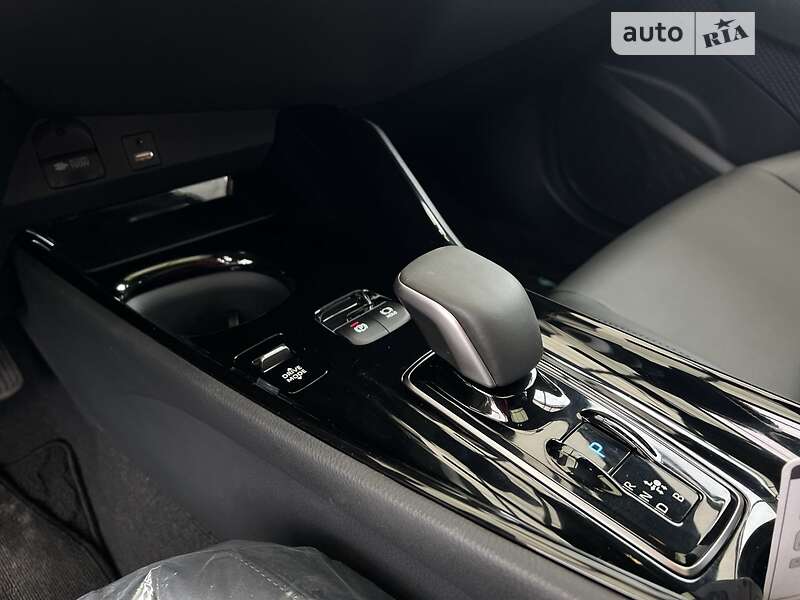 Внедорожник / Кроссовер Toyota C-HR EV 2022 в Новояворовске