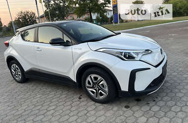 Внедорожник / Кроссовер Toyota C-HR EV 2021 в Костополе