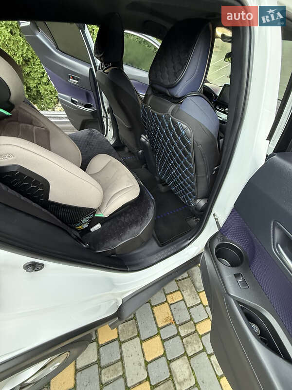 Позашляховик / Кросовер Toyota C-HR EV 2021 в Києві