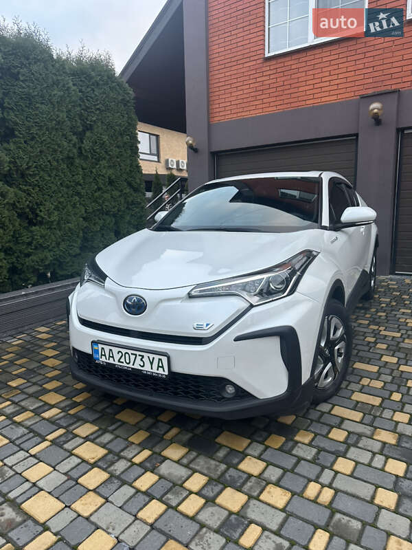 Позашляховик / Кросовер Toyota C-HR EV 2021 в Києві