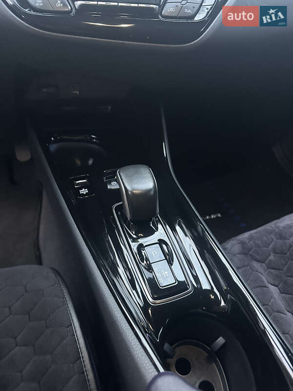 Позашляховик / Кросовер Toyota C-HR EV 2021 в Києві