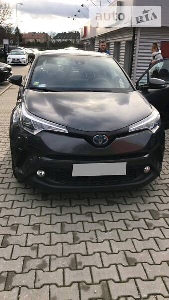 Внедорожник / Кроссовер Toyota C-HR 2018 в Киеве