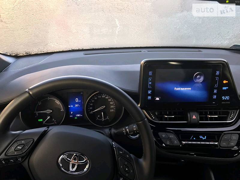 Внедорожник / Кроссовер Toyota C-HR 2018 в Киеве