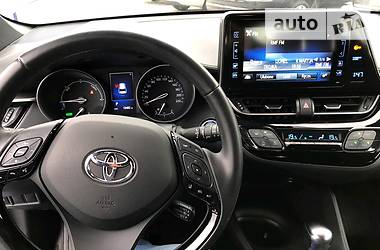 Внедорожник / Кроссовер Toyota C-HR 2018 в Киеве