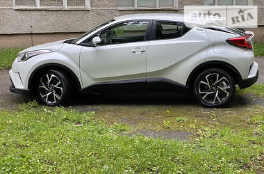 Внедорожник / Кроссовер Toyota C-HR 2017 в Тернополе