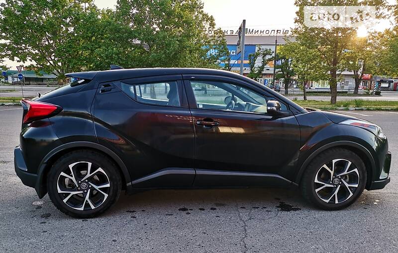 Внедорожник / Кроссовер Toyota C-HR 2017 в Николаеве