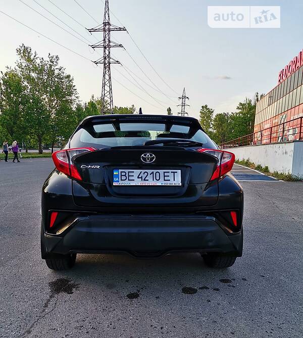 Внедорожник / Кроссовер Toyota C-HR 2017 в Николаеве