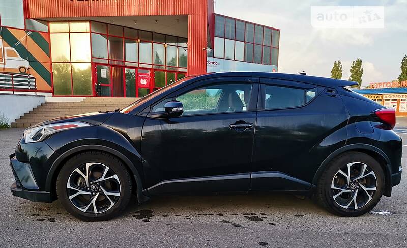 Внедорожник / Кроссовер Toyota C-HR 2017 в Николаеве