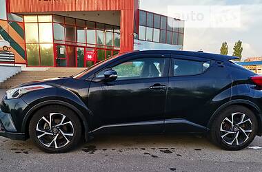Позашляховик / Кросовер Toyota C-HR 2017 в 