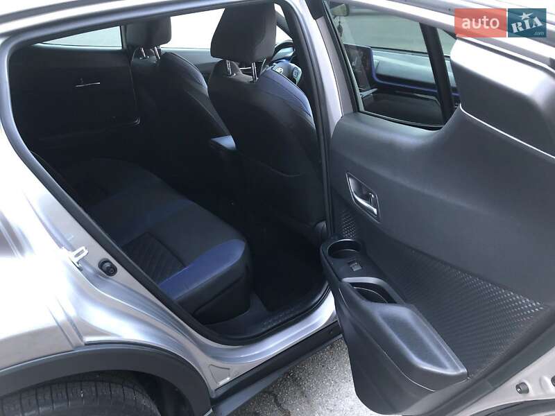 Позашляховик / Кросовер Toyota C-HR 2020 в Дніпрі фото 14 Позашляховик / Кросовер Toyota C-HR 2020 в Дніпрі