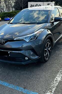 Позашляховик / Кросовер Toyota C-HR 2018 в Дніпрі