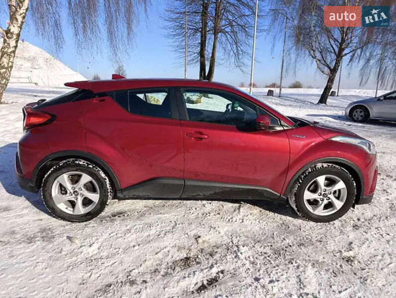 Внедорожник / Кроссовер Toyota C-HR 2018 в Ужгороде