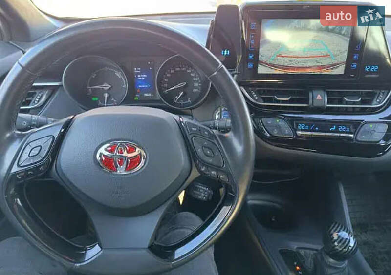 Внедорожник / Кроссовер Toyota C-HR 2018 в Ужгороде