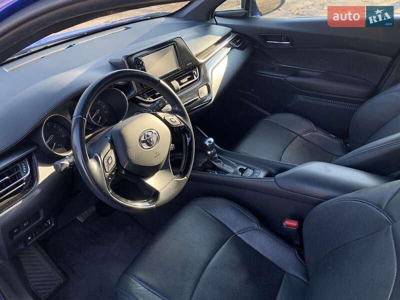 Позашляховик / Кросовер Toyota C-HR 2017 в Кривому Розі фото 6 Позашляховик / Кросовер Toyota C-HR 2017 в Кривому Розі