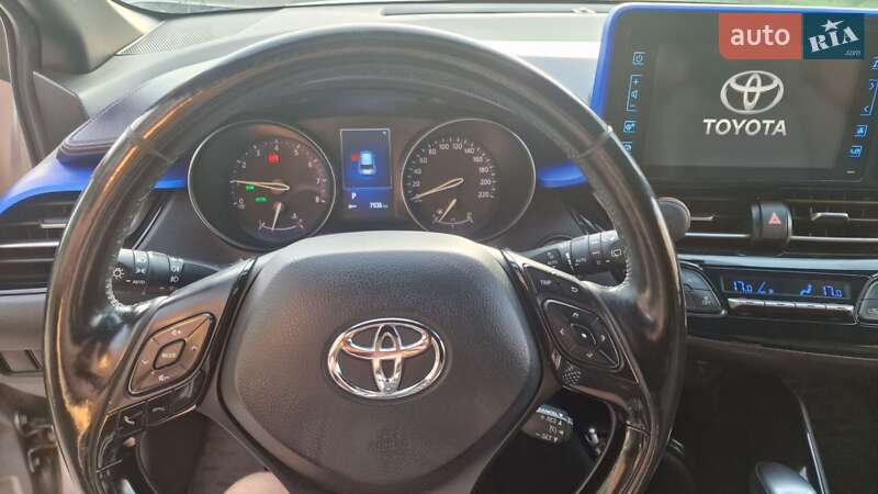 Позашляховик / Кросовер Toyota C-HR 2016 в Хмельницькому