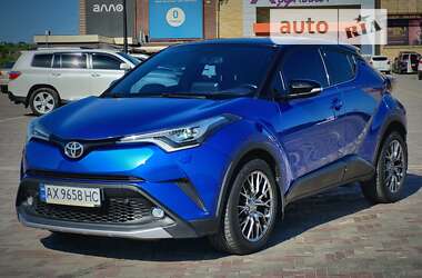 Внедорожник / Кроссовер Toyota C-HR 2017 в Харькове