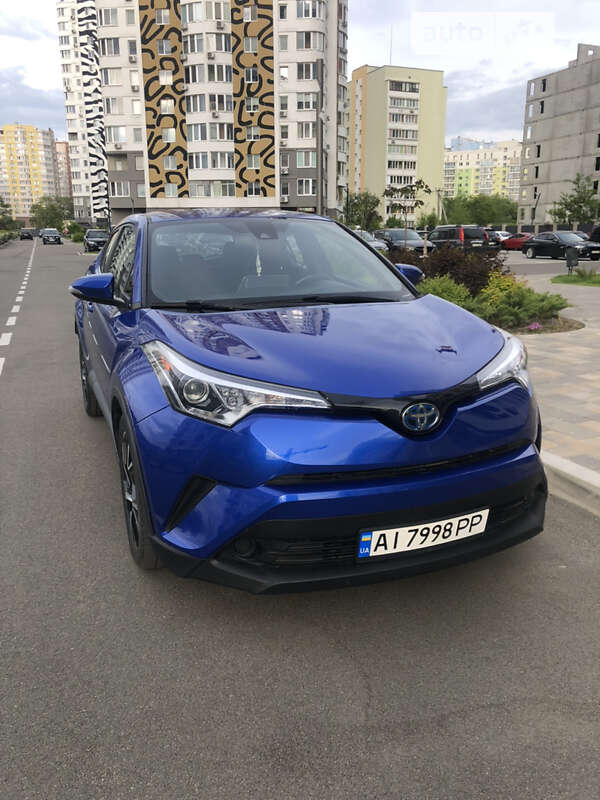 Внедорожник / Кроссовер Toyota C-HR 2019 в Киеве