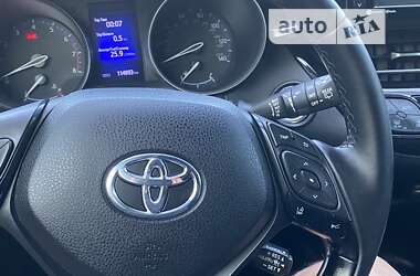 Позашляховик / Кросовер Toyota C-HR 2017 в Гнівані