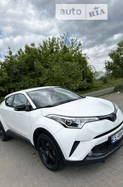 Внедорожник / Кроссовер Toyota C-HR 2016 в Черновцах