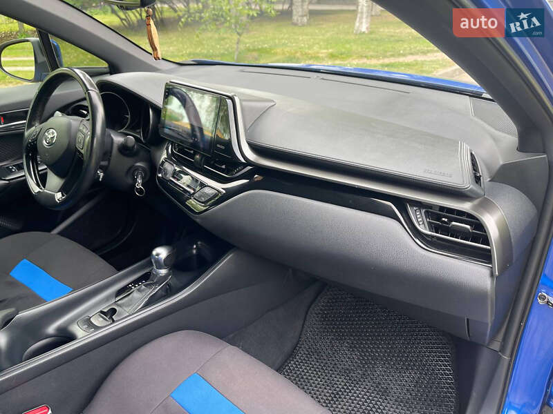 Позашляховик / Кросовер Toyota C-HR 2018 в Запоріжжі