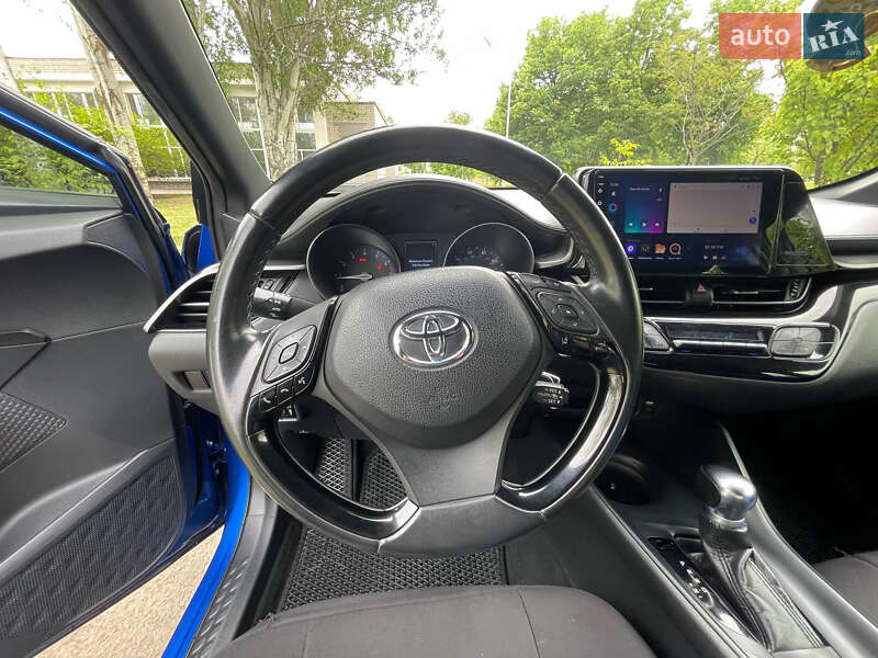 Позашляховик / Кросовер Toyota C-HR 2018 в Запоріжжі