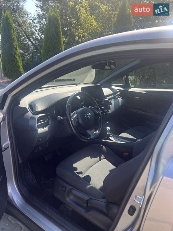 Позашляховик / Кросовер Toyota C-HR 2018 в Києві фото 7 Позашляховик / Кросовер Toyota C-HR 2018 в Києві