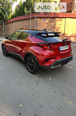 Внедорожник / Кроссовер Toyota C-HR 2022 в 