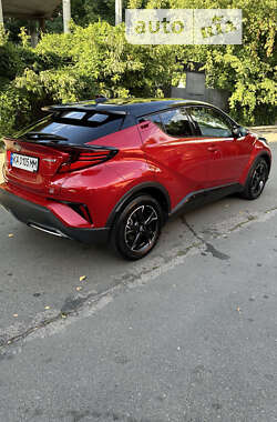 Внедорожник / Кроссовер Toyota C-HR 2022 в 